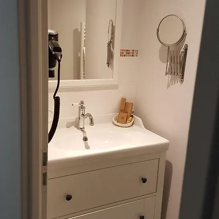 מלון Chez Jacqueline 3*