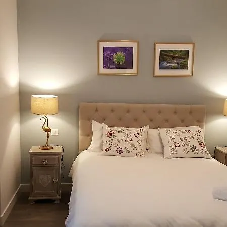 Chez Jacqueline מלון