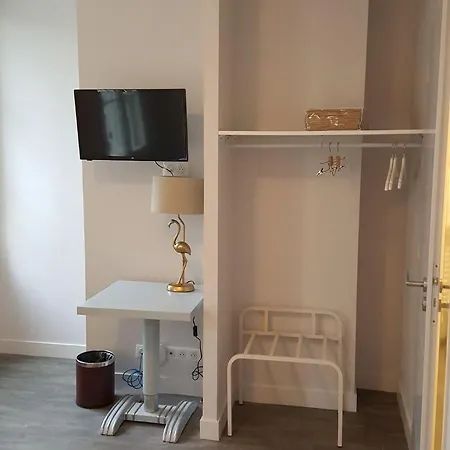 Chez Jacqueline מלון 3*