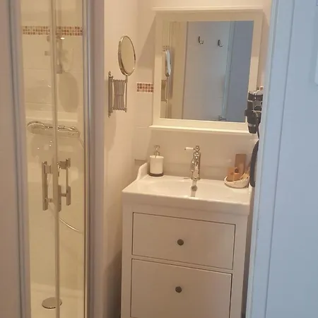 מלון Chez Jacqueline 3*