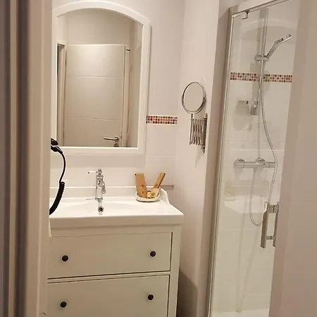 Chez Jacqueline מלון