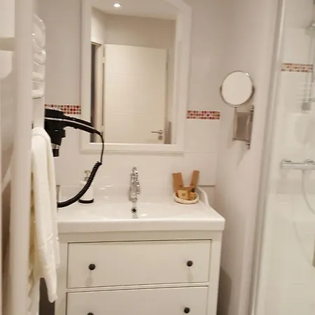 מלון Chez Jacqueline 3*